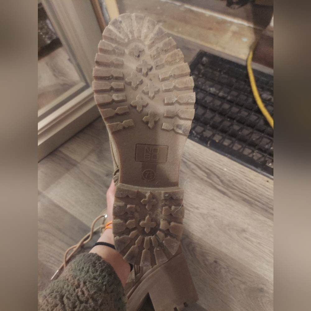 Boots - Picture 4 of 6